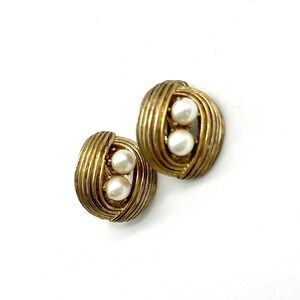 Vintage Gold Tone Faux Pearl Clip‎ On Earrings Elegant Classic Jewelry